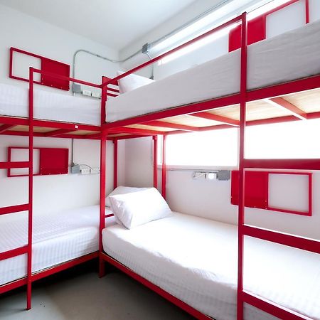 Jellybean Ezy Hostel Sathorn Банкок Екстериор снимка