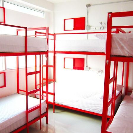 Jellybean Ezy Hostel Sathorn Банкок Екстериор снимка