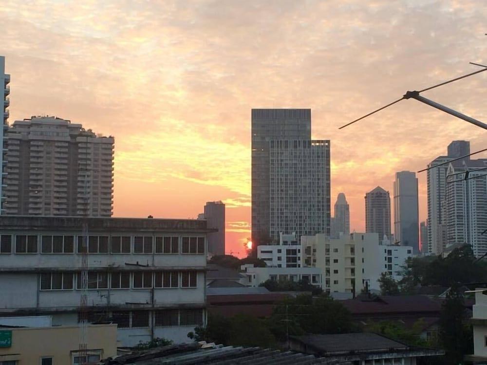Jellybean Ezy Hostel Sathorn Банкок Екстериор снимка