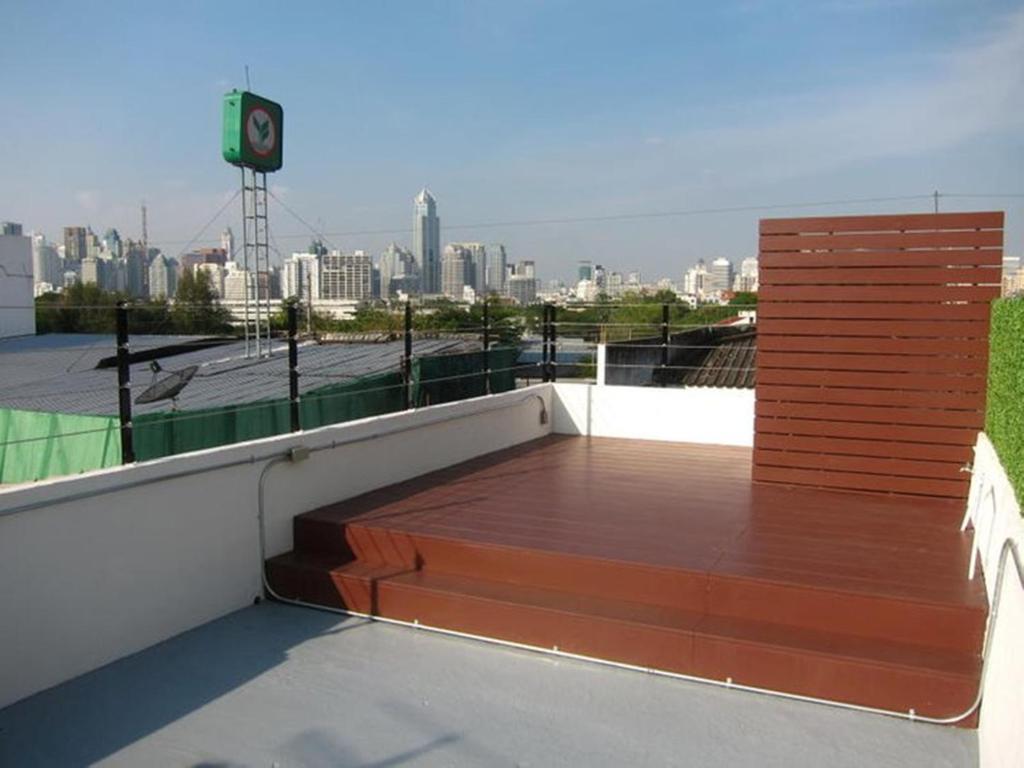 Jellybean Ezy Hostel Sathorn Банкок Екстериор снимка