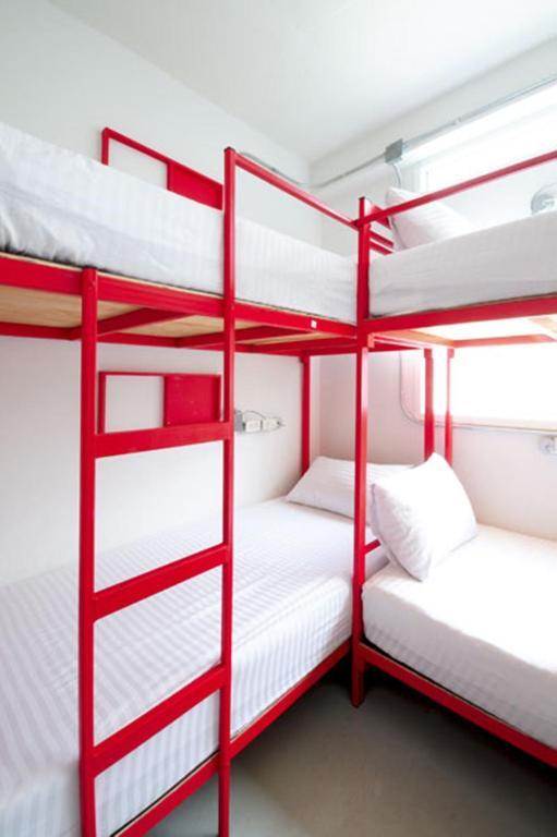 Jellybean Ezy Hostel Sathorn Банкок Стая снимка