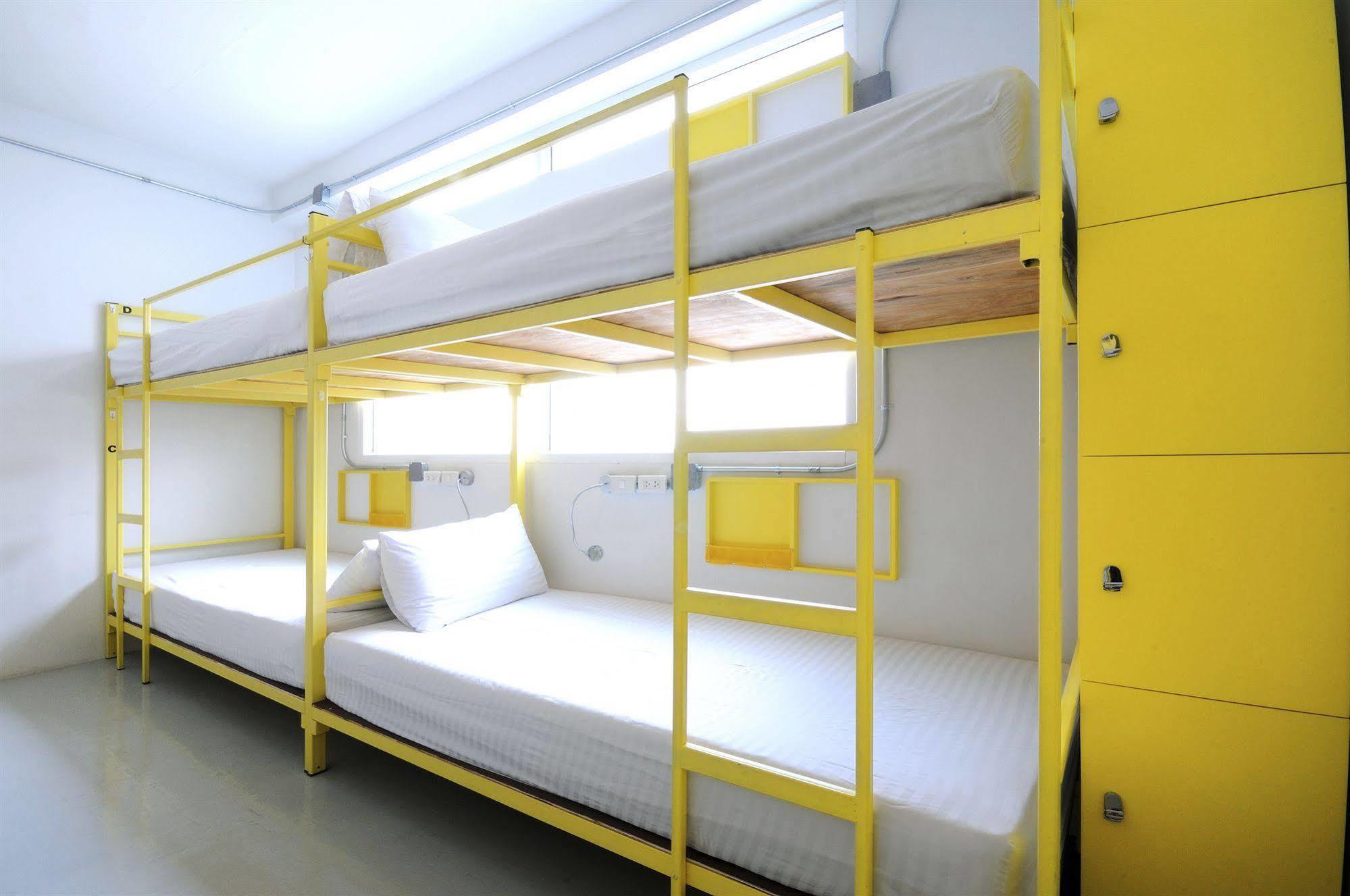 Jellybean Ezy Hostel Sathorn Банкок Екстериор снимка