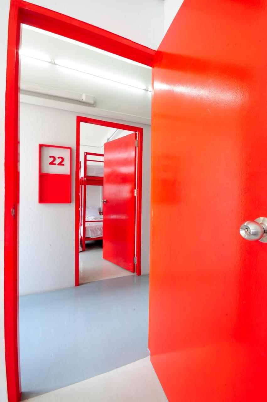 Jellybean Ezy Hostel Sathorn Банкок Екстериор снимка
